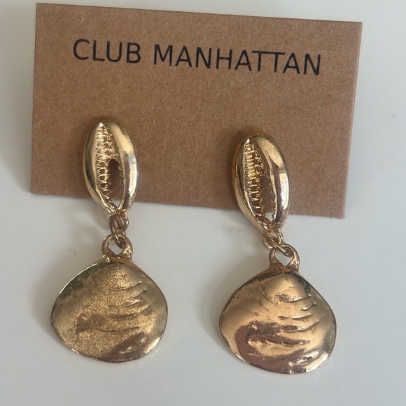 Gold Shell Drop Earrings - Picture 1 of 1